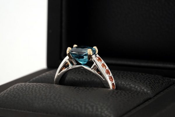 Bague Lagon - Or blanc, Zircon bleu et saphirs 7